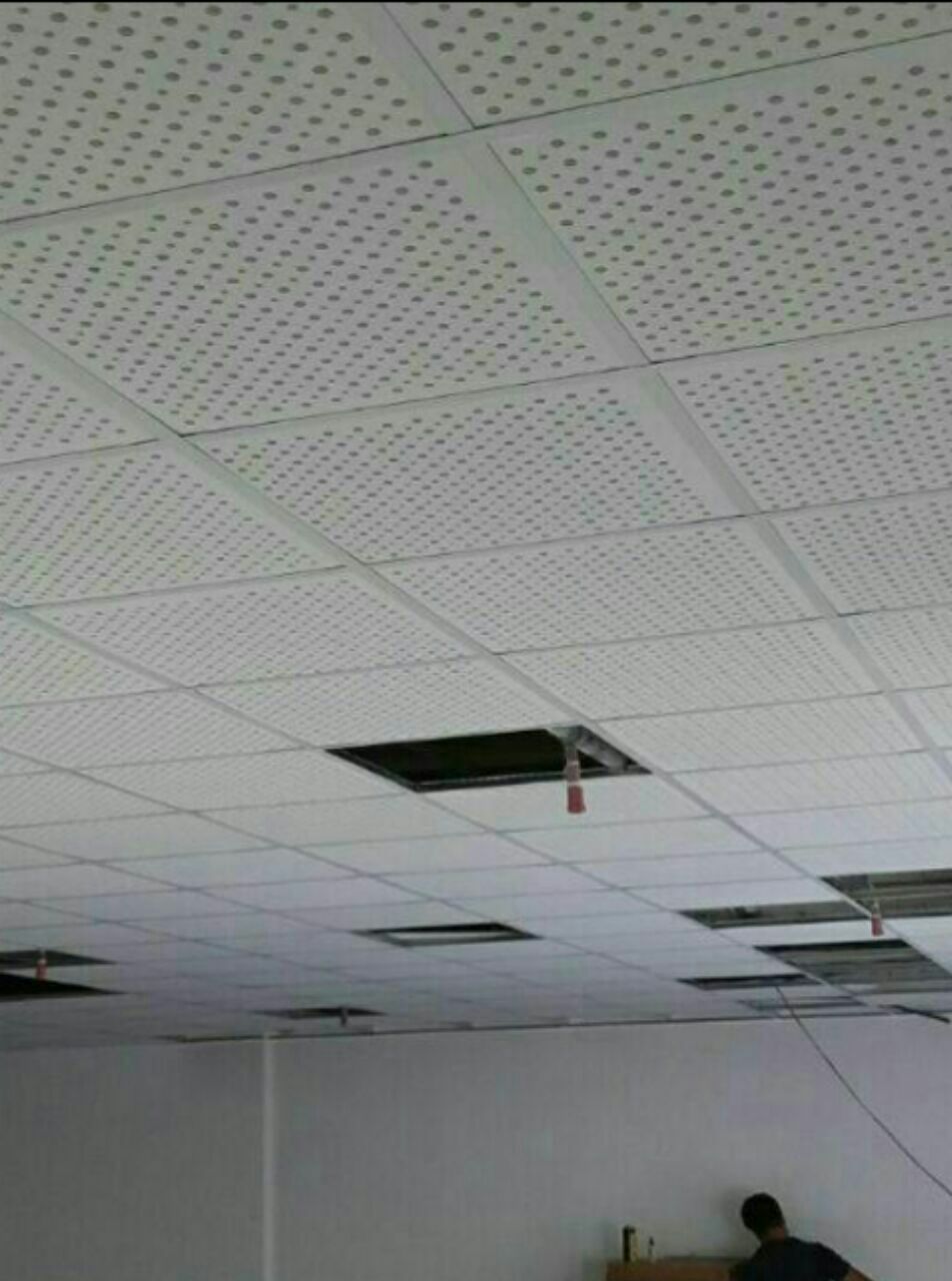 سقف کاذب تایل گچی پانچ‌دار گرد نامنظم چیست؟